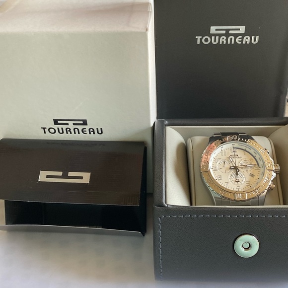 Tourneau / Men’s Watch Quartz Chronograph water resistance 330 ft Swiss mvmt